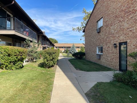 Tiny photo for 832 E Old Willow Road #106, Prospect Heights, IL 60070 (MLS # 12508889)