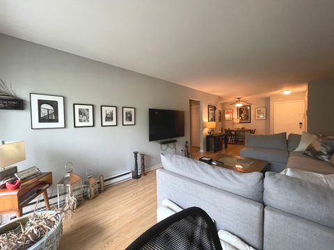 Tiny photo for 832 E Old Willow Road #106, Prospect Heights, IL 60070 (MLS # 12508889)