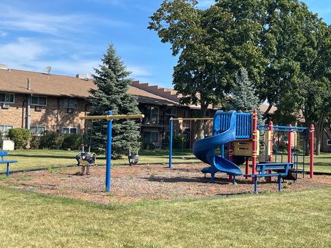 Tiny photo for 832 E Old Willow Road #106, Prospect Heights, IL 60070 (MLS # 12508889)