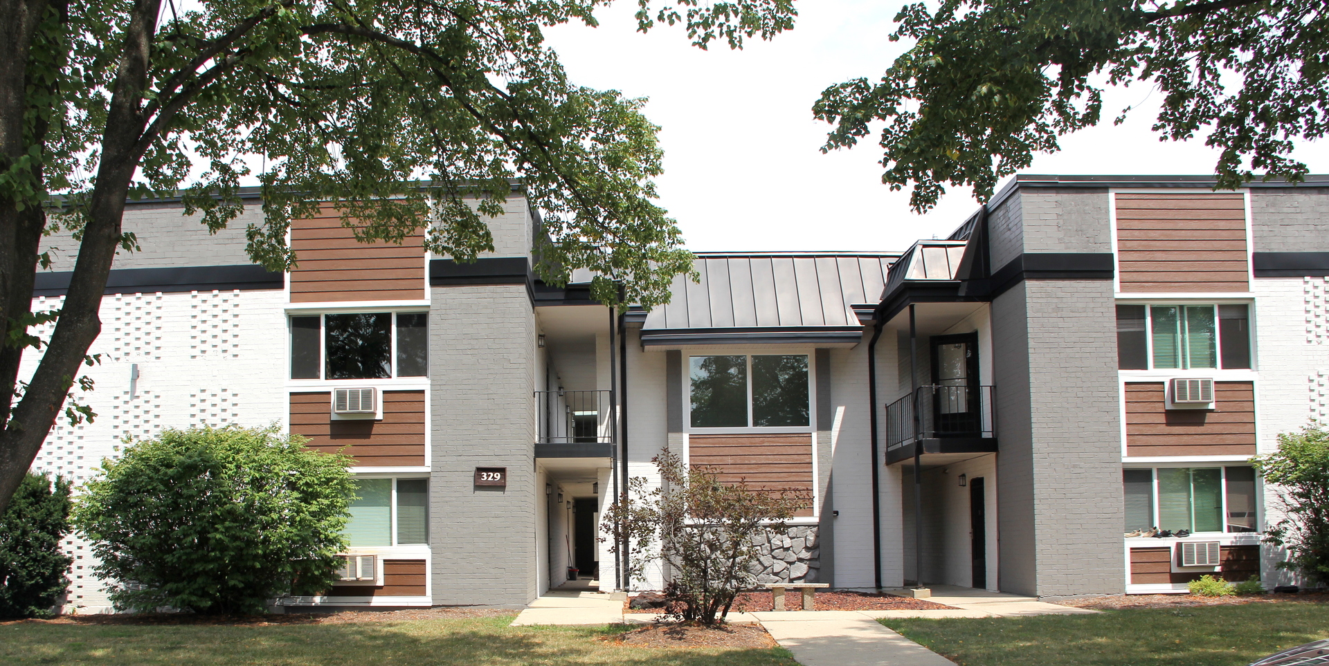 315 W Kimbell Avenue 01