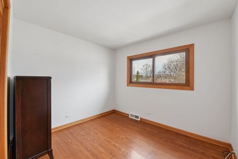 Tiny photo for 325 E Prairie Avenue, Lombard, IL 60148 (MLS # 12536337)