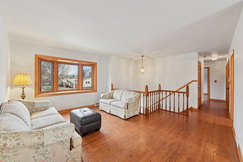 Tiny photo for 325 E Prairie Avenue, Lombard, IL 60148 (MLS # 12536337)