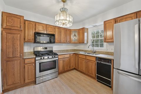 Tiny photo for 325 E Prairie Avenue, Lombard, IL 60148 (MLS # 12536337)