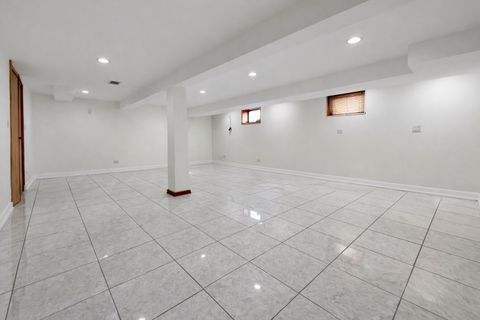 Tiny photo for 6923 N Avers Avenue, Lincolnwood, IL 60712 (MLS # 12579606)