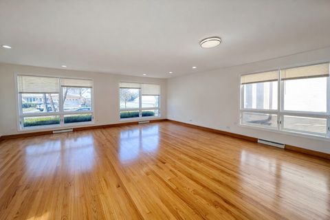 Tiny photo for 6923 N Avers Avenue, Lincolnwood, IL 60712 (MLS # 12579606)