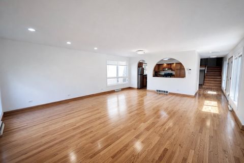 Tiny photo for 6923 N Avers Avenue, Lincolnwood, IL 60712 (MLS # 12579606)