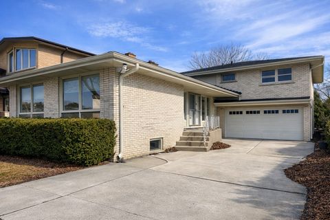 6923 N Avers Avenue Lincolnwood IL 60712