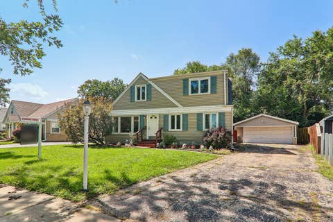 Photo of 2870 Alden Lane, Des Plaines, IL 60018 (MLS # 12731489)