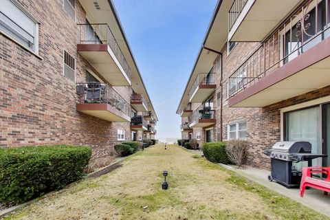 Tiny photo for 22 N PISTAKEE LAKE Road #3E, Fox Lake, IL 60020 (MLS # 12584611)