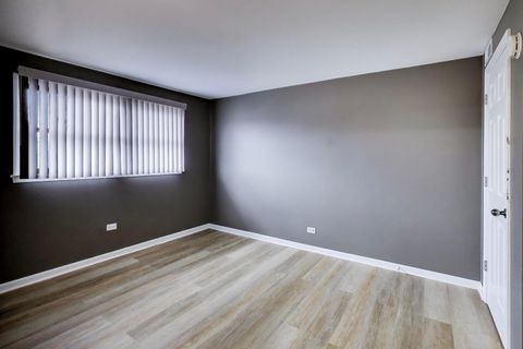 Tiny photo for 22 N PISTAKEE LAKE Road #3E, Fox Lake, IL 60020 (MLS # 12584611)