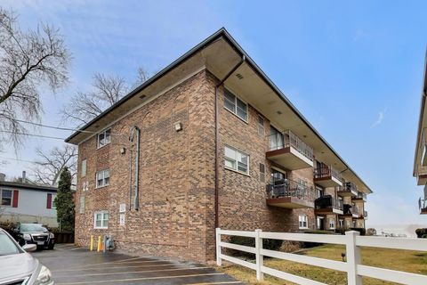 Tiny photo for 22 N PISTAKEE LAKE Road #3E, Fox Lake, IL 60020 (MLS # 12584611)
