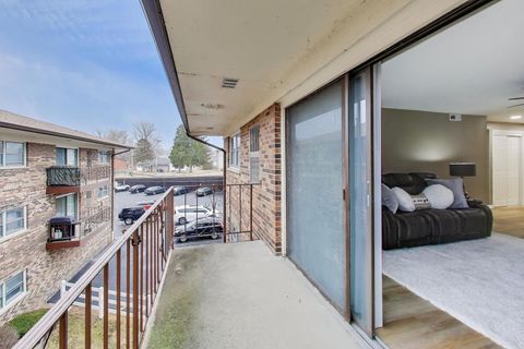 Tiny photo for 22 N PISTAKEE LAKE Road #3E, Fox Lake, IL 60020 (MLS # 12584611)