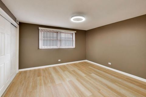 Tiny photo for 22 N PISTAKEE LAKE Road #3E, Fox Lake, IL 60020 (MLS # 12584611)