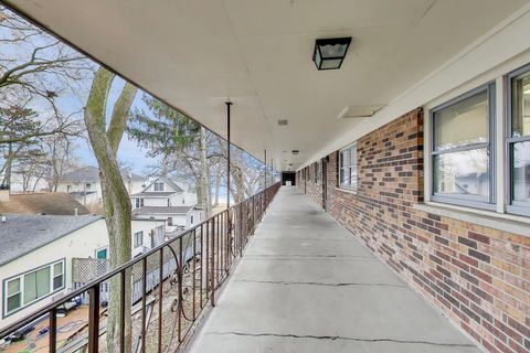 Tiny photo for 22 N PISTAKEE LAKE Road #3E, Fox Lake, IL 60020 (MLS # 12584611)