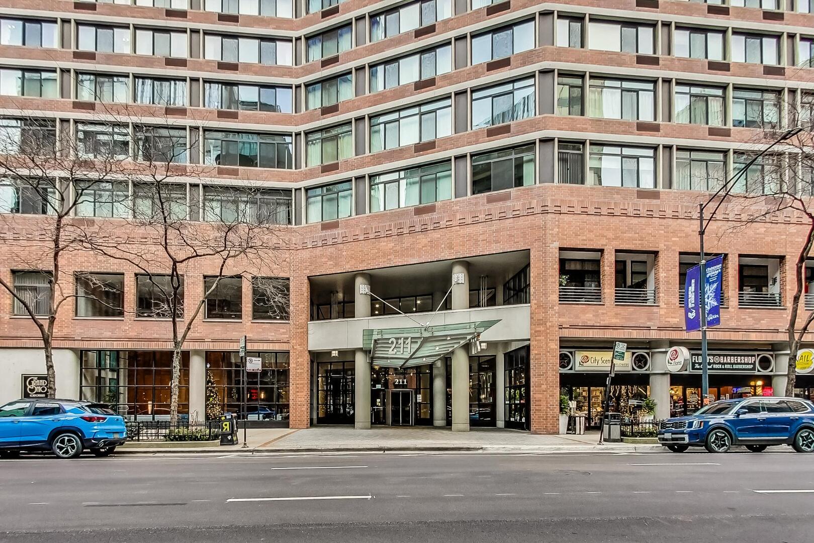 211 E OHIO Street 2902