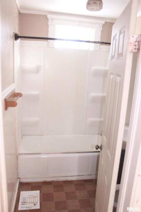 Tiny photo for 1603 ARLINGTON Avenue, Davenport, IA 52803 (MLS # QC4269826)