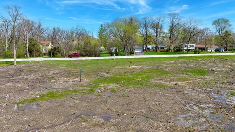 315 & 335 N St. Mary's Road Green Oaks IL 60048