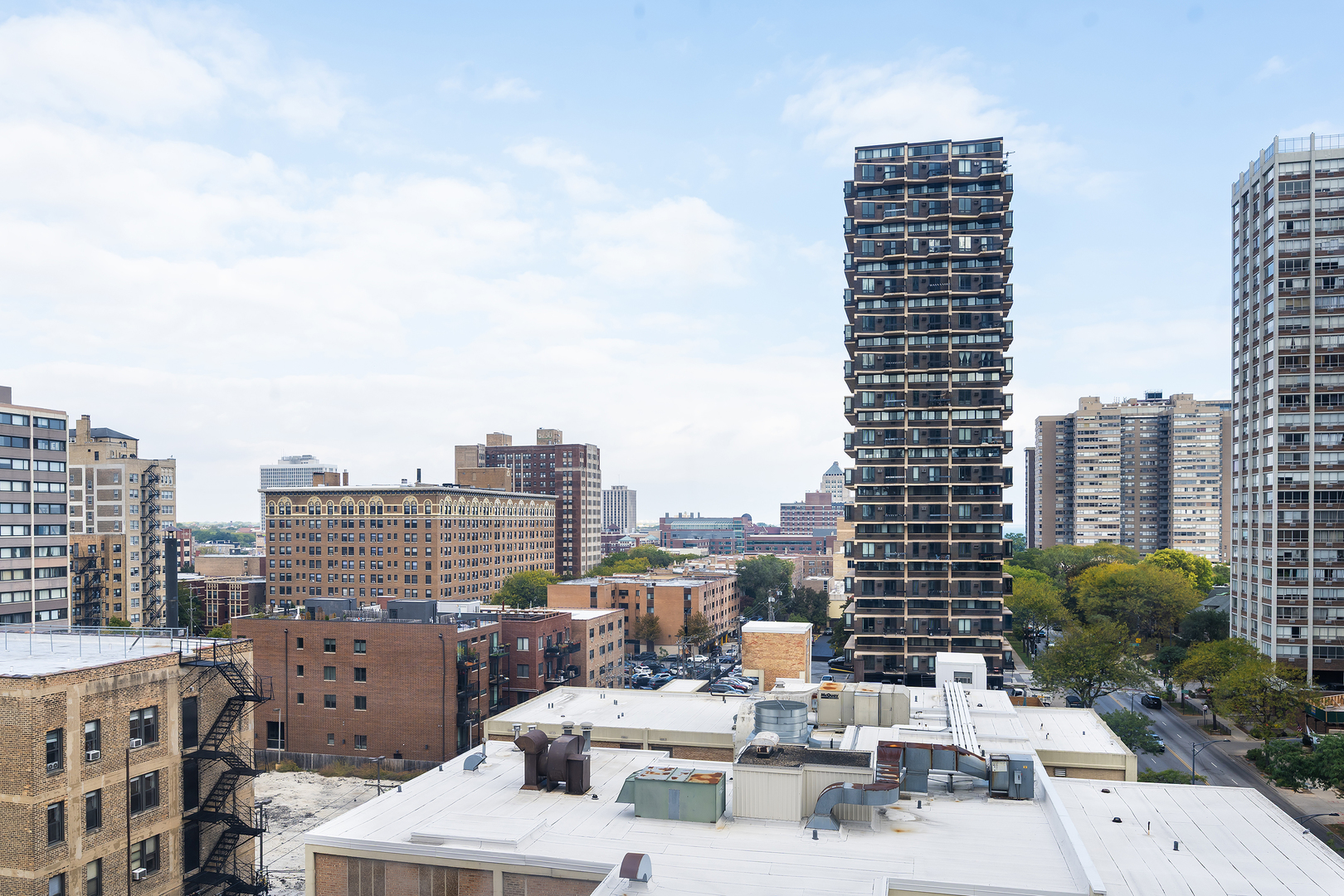 6118 N Sheridan Road 1003