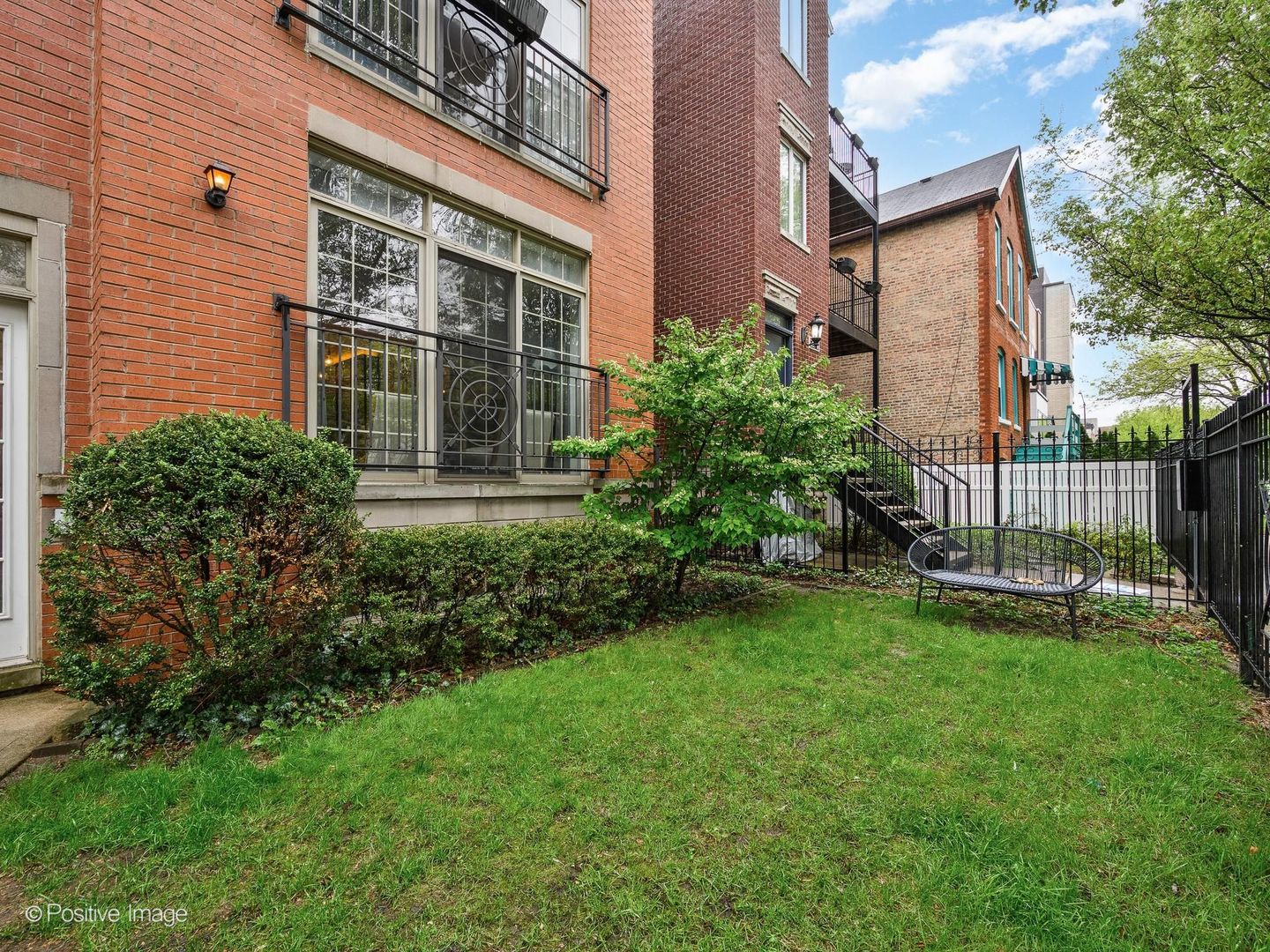1945 W Erie Street 1W