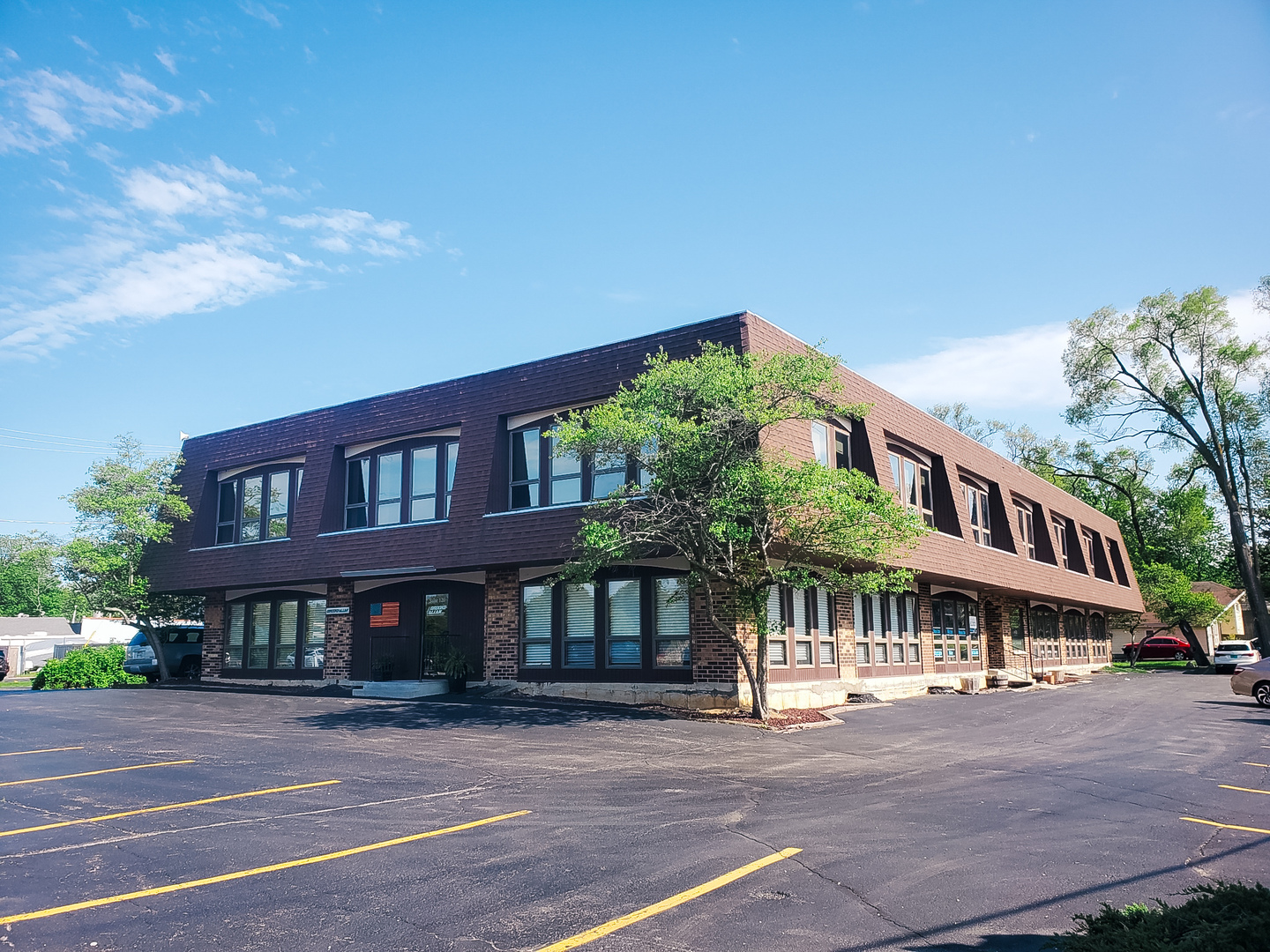 95 W Grand Avenue