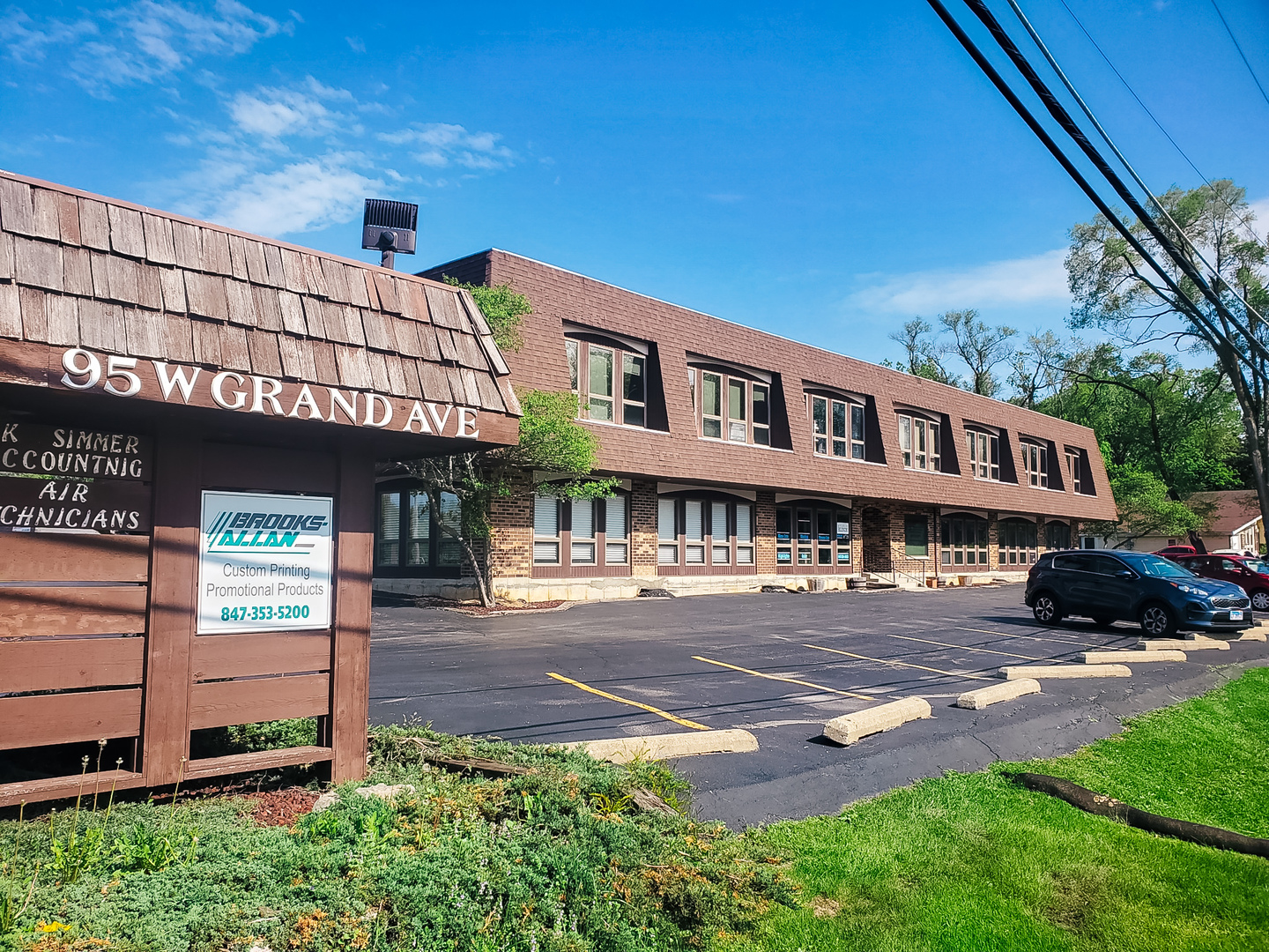 95 W Grand Avenue