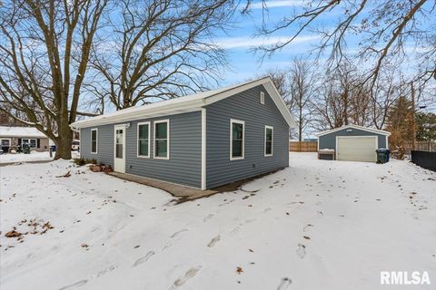 Photo of 3210 W 70TH Street, Davenport, IA 52806 (MLS # QC4269971)