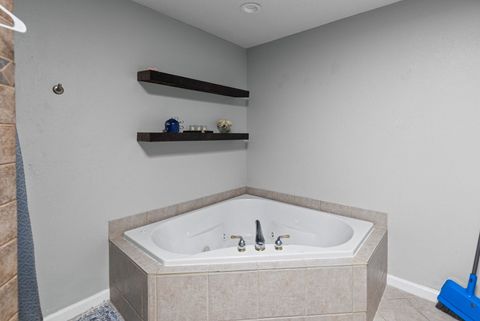 Tiny photo for 4401 Woodglen Lane, Mt Vernon, IL 62864 (MLS # 12626958)