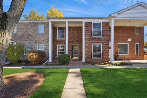 Photo of 5731 Sutton Place, Hinsdale, IL 60521 (MLS # 12508677)