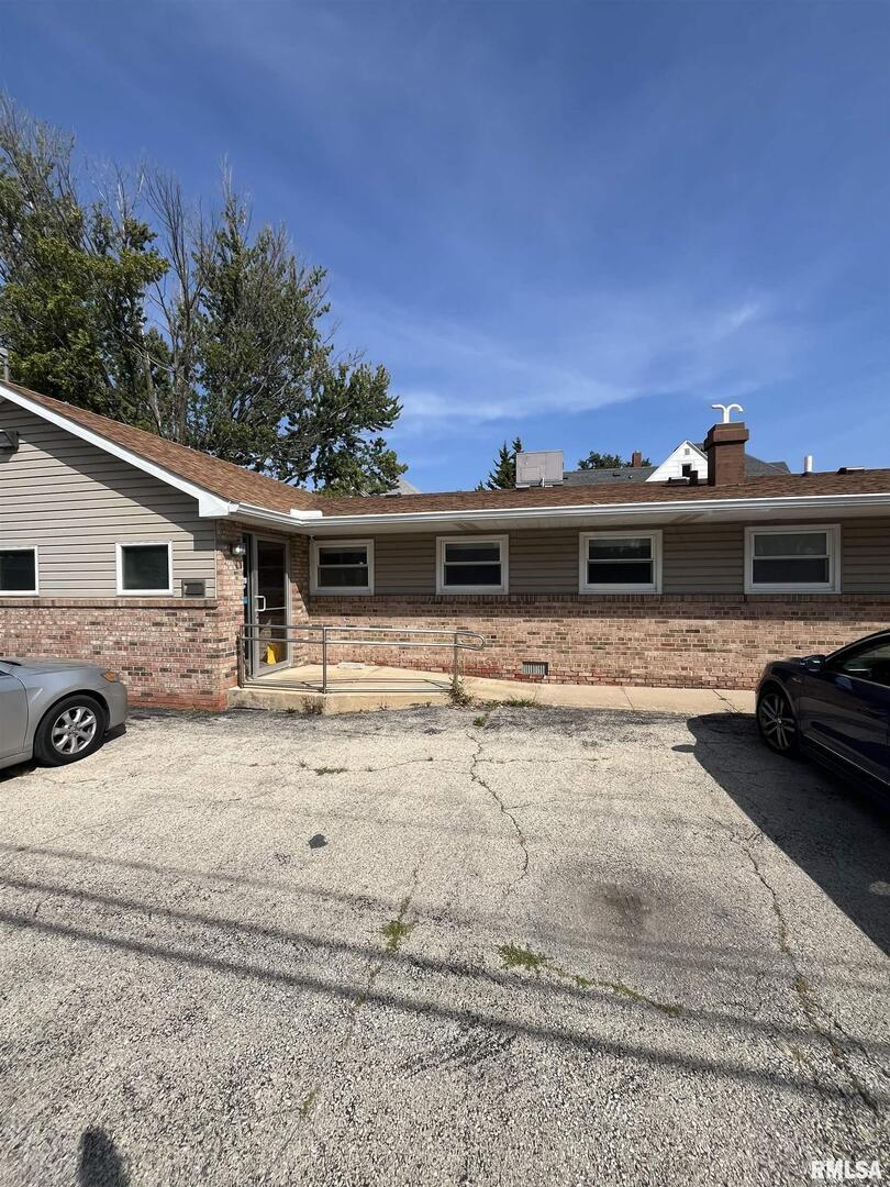 Photo 1 of 3 — 122 E 15TH Street, Davenport, IA 52803