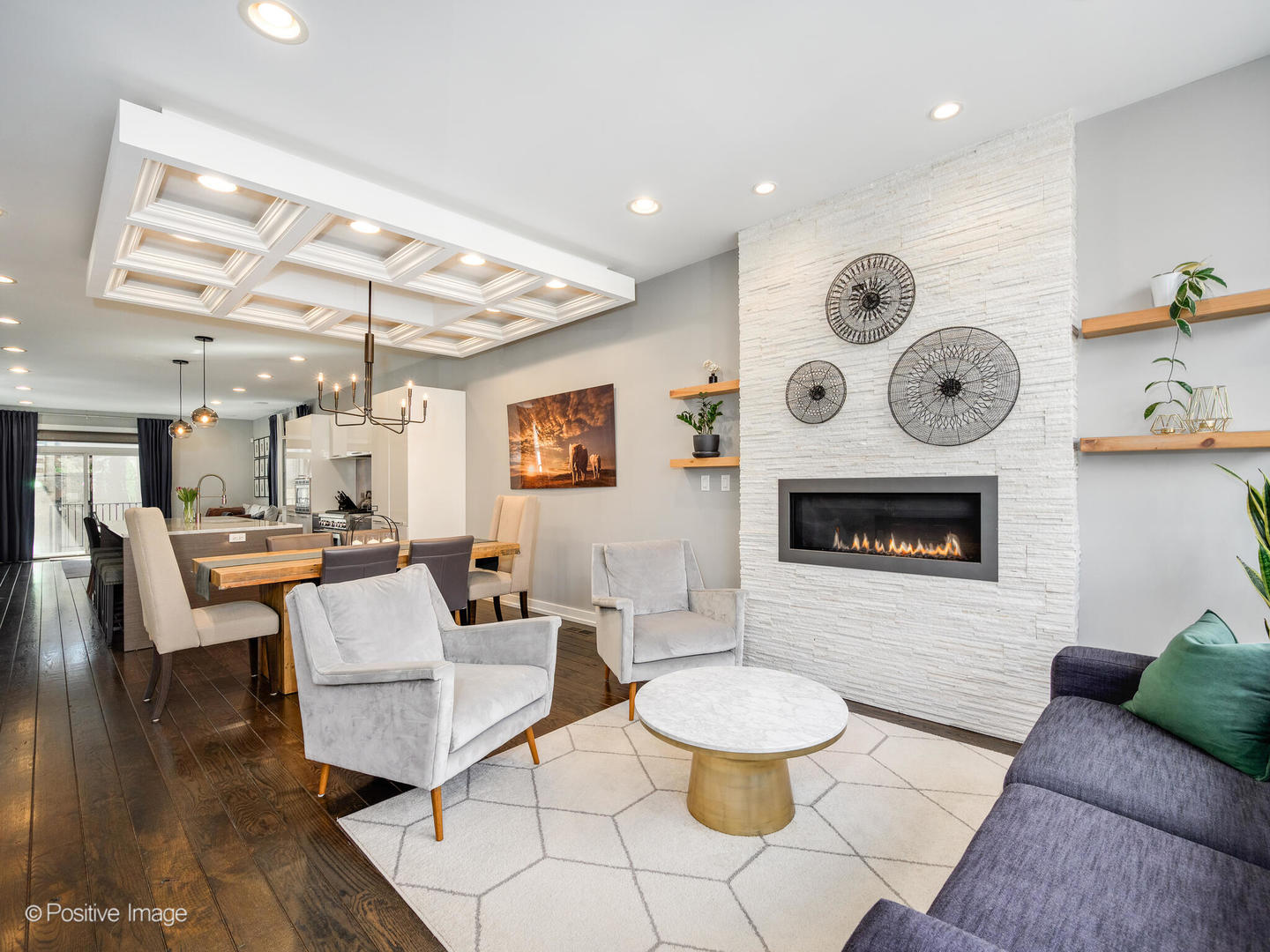 2335 W Lyndale Street 1