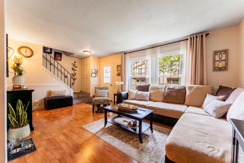 Tiny photo for 32 Wildwood lane G, Bolingbrook, IL 60440 (MLS # 12633967)