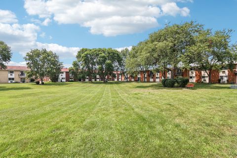 Tiny photo for 8916 Kenneth Drive #1E, Des Plaines, IL 60016 (MLS # 12502043)