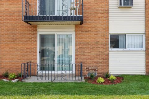 Tiny photo for 8916 Kenneth Drive #1E, Des Plaines, IL 60016 (MLS # 12502043)