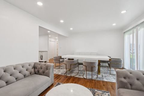 Tiny photo for 8916 Kenneth Drive #1E, Des Plaines, IL 60016 (MLS # 12502043)