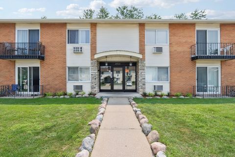 8916 Kenneth Drive 1E Des Plaines IL 60016