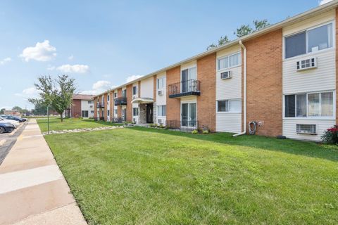 Tiny photo for 8916 Kenneth Drive #1E, Des Plaines, IL 60016 (MLS # 12502043)