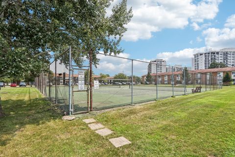 Tiny photo for 8916 Kenneth Drive #1E, Des Plaines, IL 60016 (MLS # 12502043)