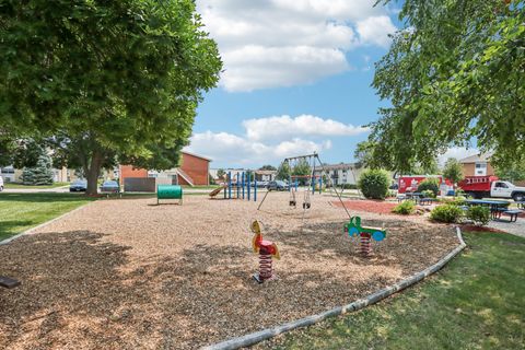 Tiny photo for 8916 Kenneth Drive #1E, Des Plaines, IL 60016 (MLS # 12502043)