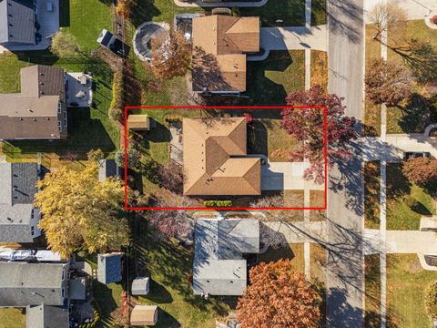 Tiny photo for 315 Cottonwood Court, Schaumburg, IL 60193 (MLS # 12523335)