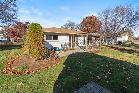 Tiny photo for 315 Cottonwood Court, Schaumburg, IL 60193 (MLS # 12523335)