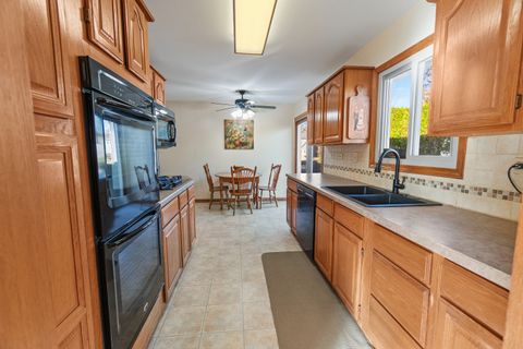 Tiny photo for 315 Cottonwood Court, Schaumburg, IL 60193 (MLS # 12523335)