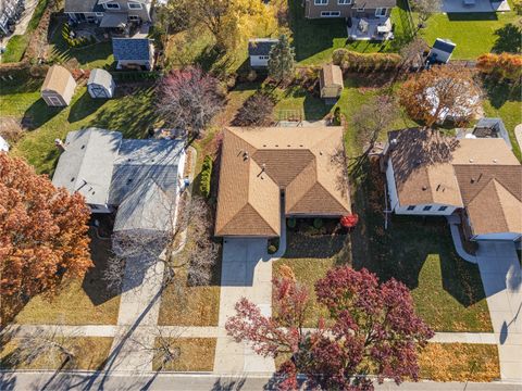 Tiny photo for 315 Cottonwood Court, Schaumburg, IL 60193 (MLS # 12523335)
