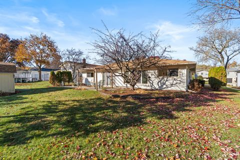 Tiny photo for 315 Cottonwood Court, Schaumburg, IL 60193 (MLS # 12523335)