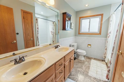 Tiny photo for 315 Cottonwood Court, Schaumburg, IL 60193 (MLS # 12523335)