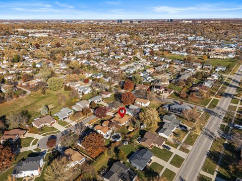 Tiny photo for 315 Cottonwood Court, Schaumburg, IL 60193 (MLS # 12523335)