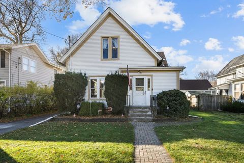 Photo of 644 Oak Avenue, Aurora, IL 60506 (MLS # 12516696)