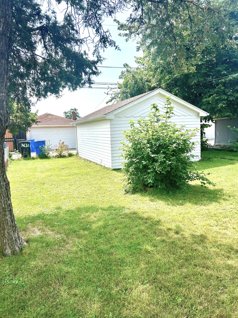 Chicago, Illinois 60652, United States, 2 Bedrooms Bedrooms, ,1 BathroomBathrooms,Residential,Active,221535