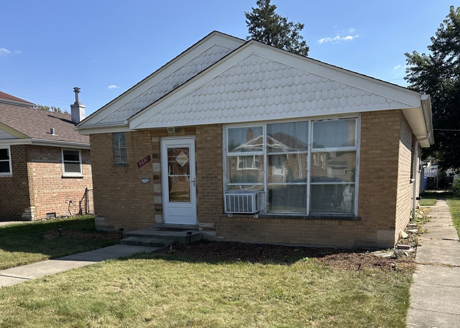 Chicago, Illinois 60652, United States, 2 Bedrooms Bedrooms, ,1 BathroomBathrooms,Residential,Active,221535