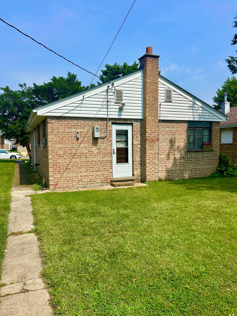 Chicago, Illinois 60652, United States, 2 Bedrooms Bedrooms, ,1 BathroomBathrooms,Residential,Active,221535