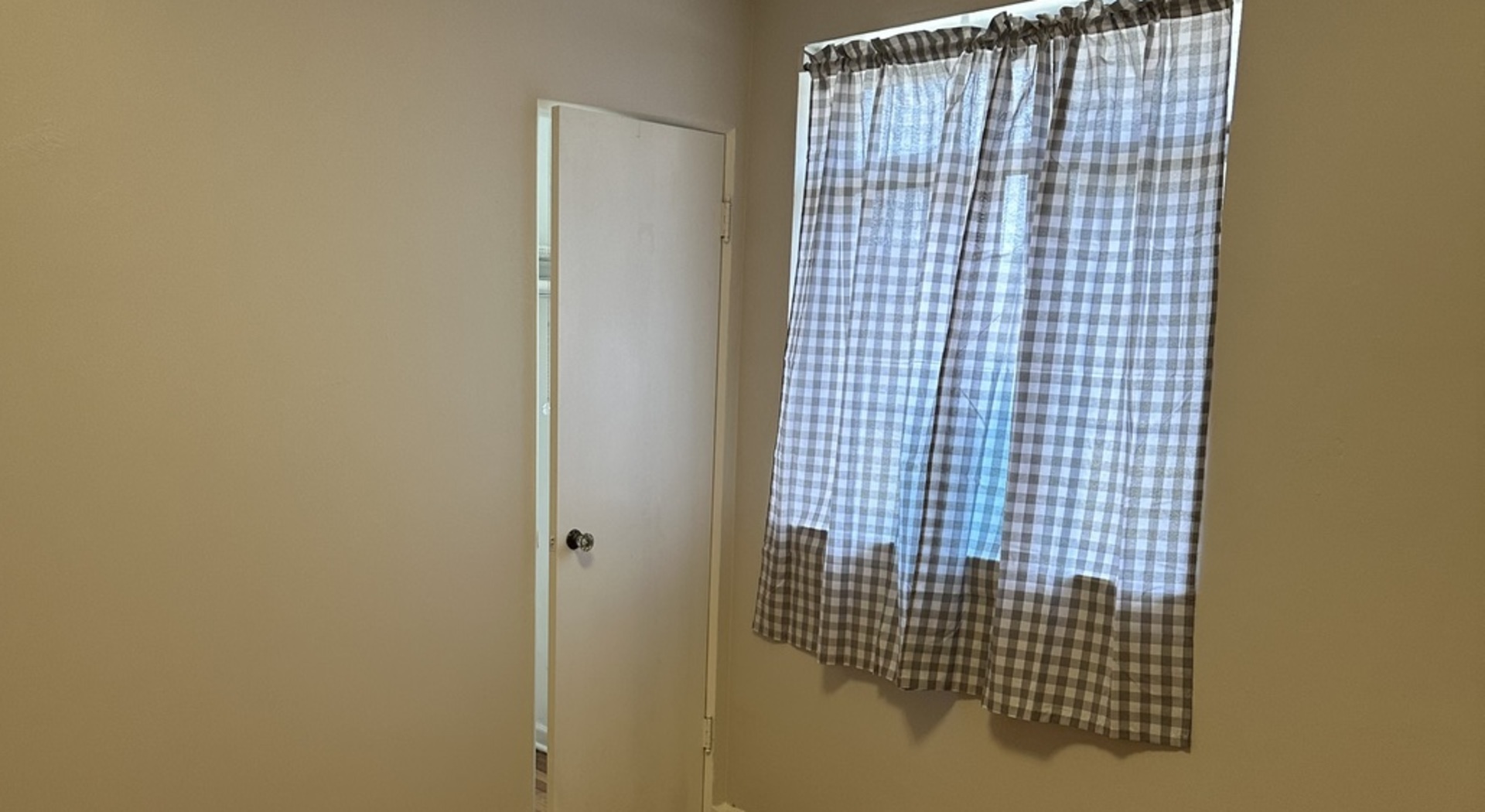 Chicago, Illinois 60652, United States, 2 Bedrooms Bedrooms, ,1 BathroomBathrooms,Residential,Active,221535